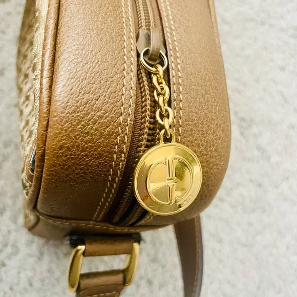 Gucci Tan and Brown Crossbody Bag - Picture 7 of 9